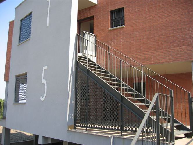 escalera acceso vivienda